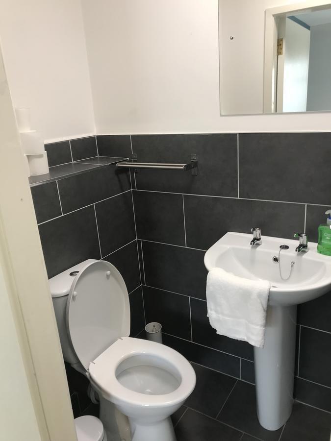 בונדוראן Rougey Lodge Hostel מראה חיצוני תמונה