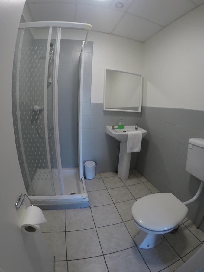 בונדוראן Rougey Lodge Hostel מראה חיצוני תמונה